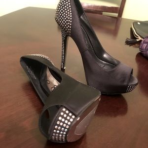 Brand new silk pumps with stones